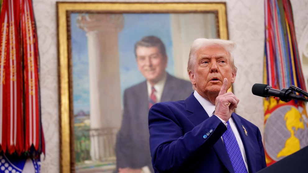 Șase lucruri scandaloase pe care Trump le-a făcut în ultimele două zile. L-a numit „dictator” pe Zelensky și s-a autoproclamat „Rege”