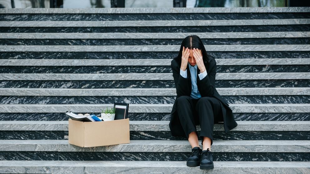 „Azi e ultima ta zi de muncă”. Mii de angajați au fost concediați printr-un mail, la ora 6 dimineața. Care este compania la care lucrează sute de români