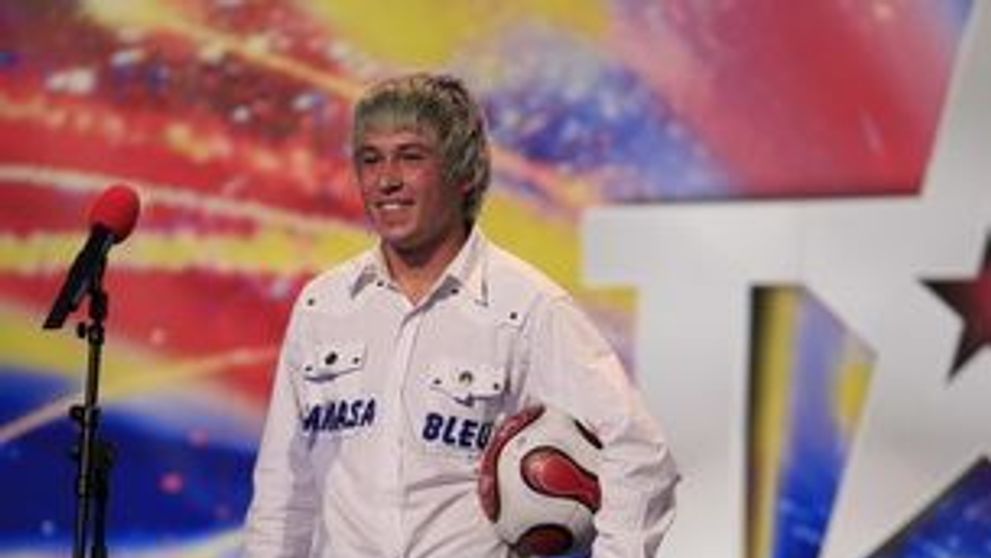 Stefan Florescu se joaca cu mingea mai bine ca un fotbalist!