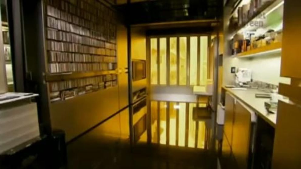 Incredibil! Un apartament minuscul, transformat in 24 de camere: VIDEO