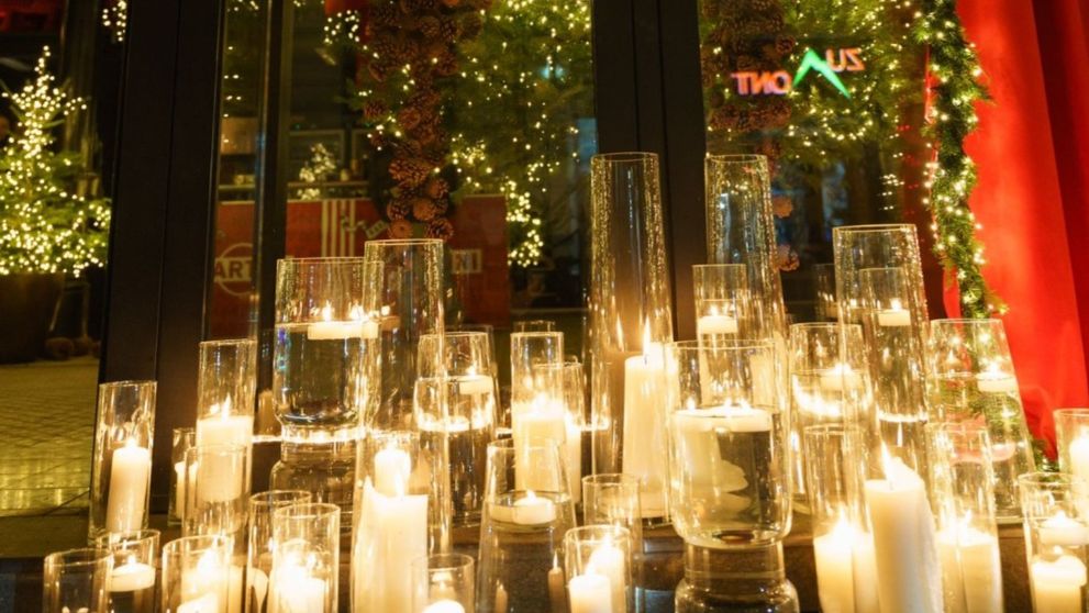 Nicu Bocancea a transformat atelierul Iris în  „The Christmas House”! Locația este pe harta celor mai frumos decorate clădiri din București!
