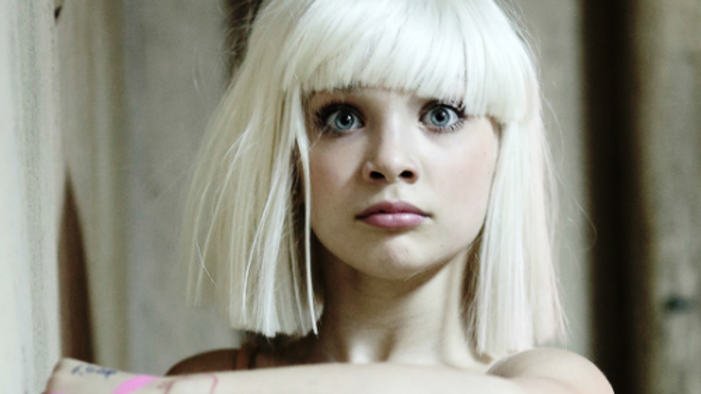 S-a remarcat in clipul Chandelier si acum surprinde prin frumusetea sa. Maddie Ziegler a devenit o adevarata domnisoara