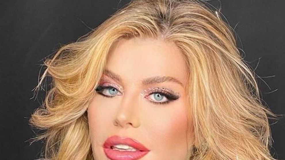 LOREDANA lansează piesa „Sex pe canapea”