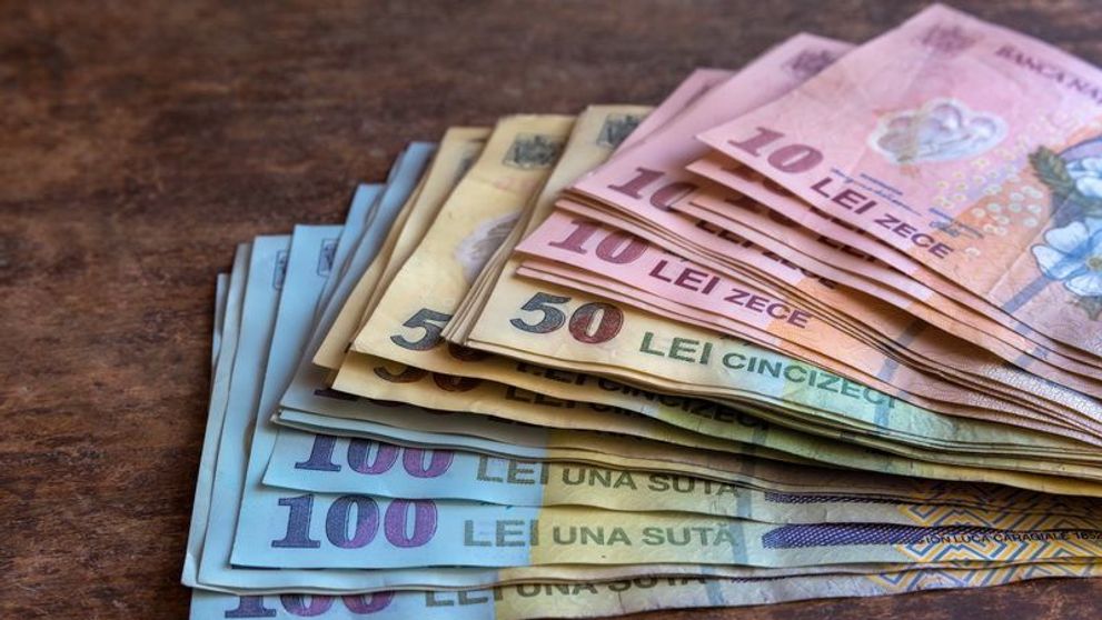 Un barbat din Galati a gasit 934 de lei pe strada si i-a inapoiat. Ce i-a transmis proprietara cand a primit vestea