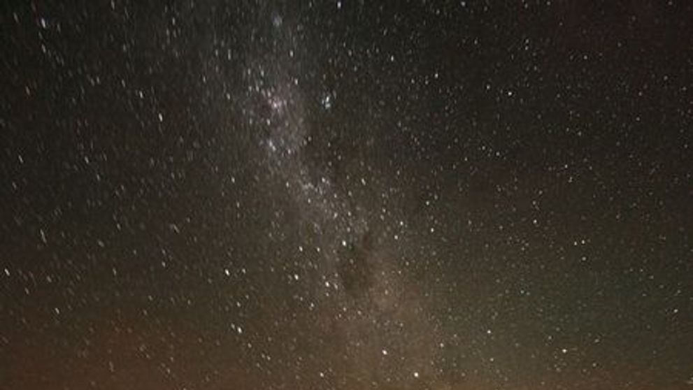 Peisaj romantic pe marginea unui lac din Australia, noaptea: algele bioluminiscente! FOTO