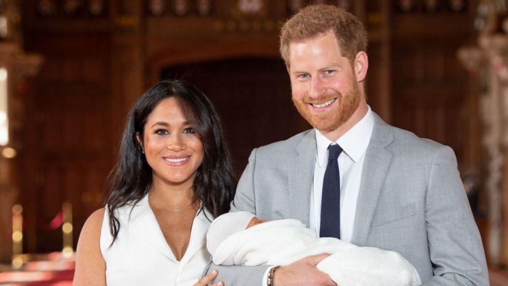 Primele poze cu Meghan și Harry, alături de bebelușul lor regal