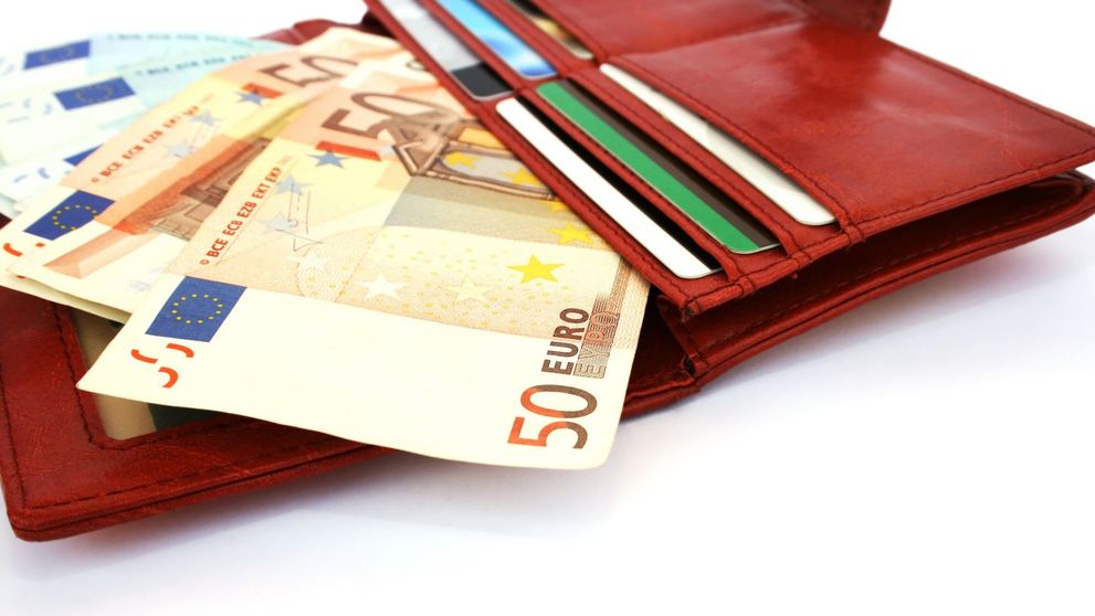 O tanara dintr-o familie saraca, ce traieste intr-o coliba, a returnat 1.000 de lei gasiti pe strada