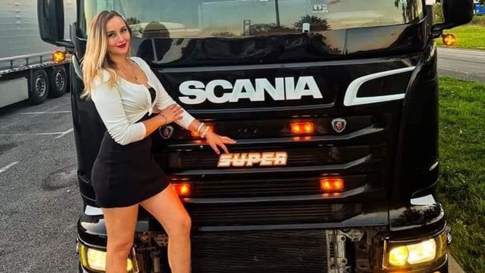 Ana Maria Papuc, cea mai sexy șoferiță de TIR din România. Va apărea într-un calendar special