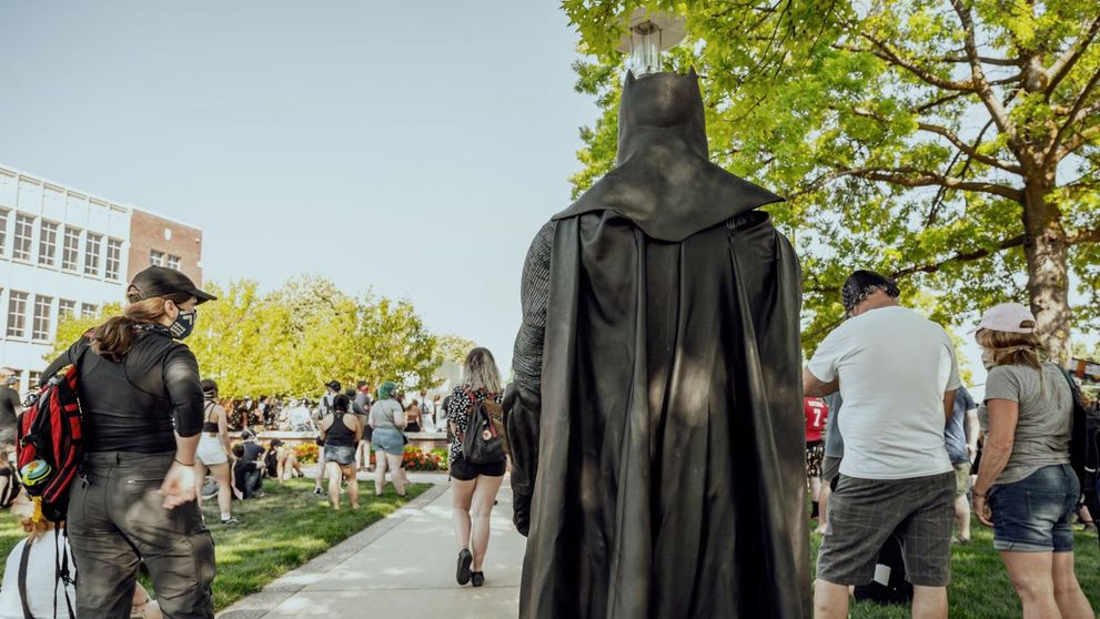 (P) Cine au fost primii super-eroi?