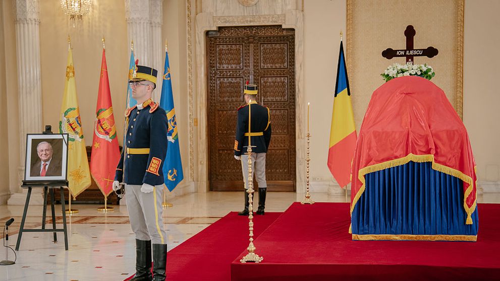 Cât a costat sicriul „Lincoln” în care a fost înmormântat Ion Iliescu. „Regina Întunericului” a dezvăluit suma