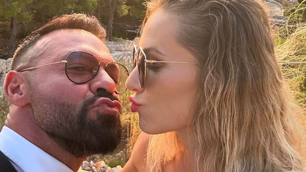 Cornel Păsat a dezvăluit motivele pentru care Bianca Păsat l-a părăsit. Soția a plecat din căminul conjugal cu două săptămâni înainte de ziua lui de naștere: „Vreo șapte ani am fost cam casnic”