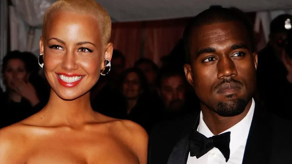 Amber Rose, fosta iubită a lui Kanye West, dezvăluie de ce artistul insistă ca partenerele lui să fie îmbrăcate provocator