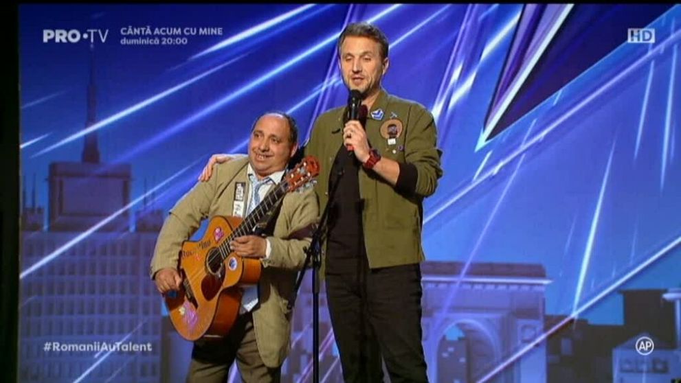 Ce mai face și cu ce se ocupă Gigel Frone, la 14 ani de când a participat la emisiunea „Românii au talent”. De șapte ani locuiește la hotel și nu a renunțat să spere că își va găsi aleasa: „Nu vedeți ce grea e viața”