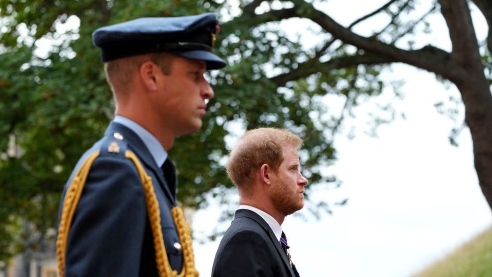 William și Harry au evitat să interacționeze la înmormântarea Reginei Elisabeta! Dovada că nu și-au depășit divergențele