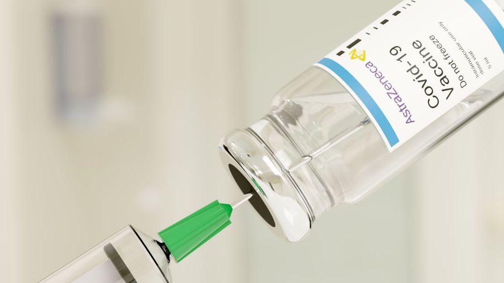 La ce trebuie să fie atenți cei vaccinați cu AstraZeneca? Un specialist explică ce sunt cheagurile de sânge