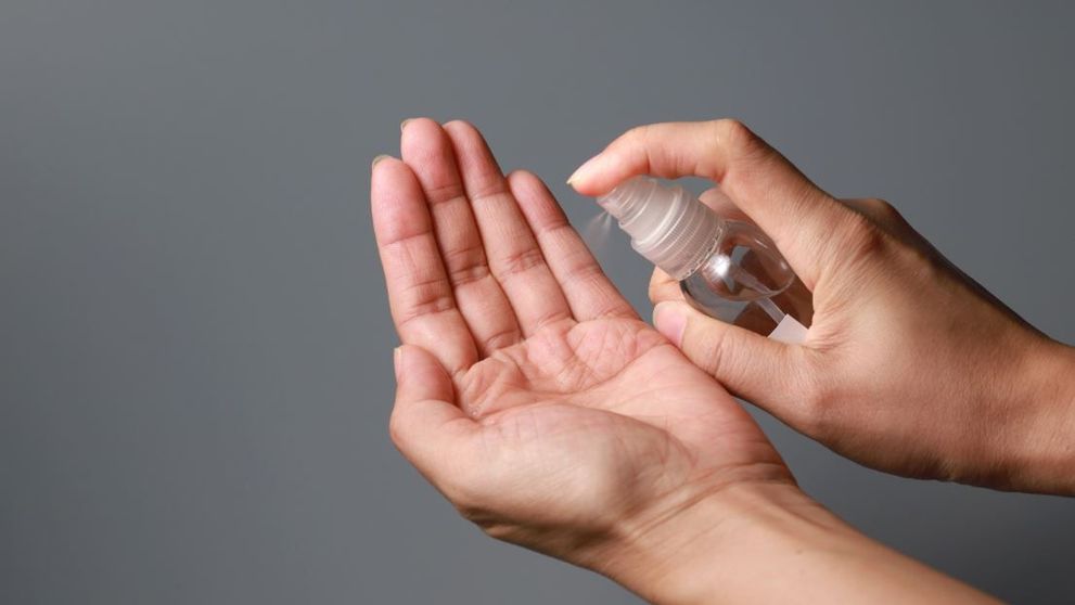 Cercetătorii studiază un spary nazal care blochează absorbția virusului SARS-CoV-2 și ar putea funcționa ca un vaccin