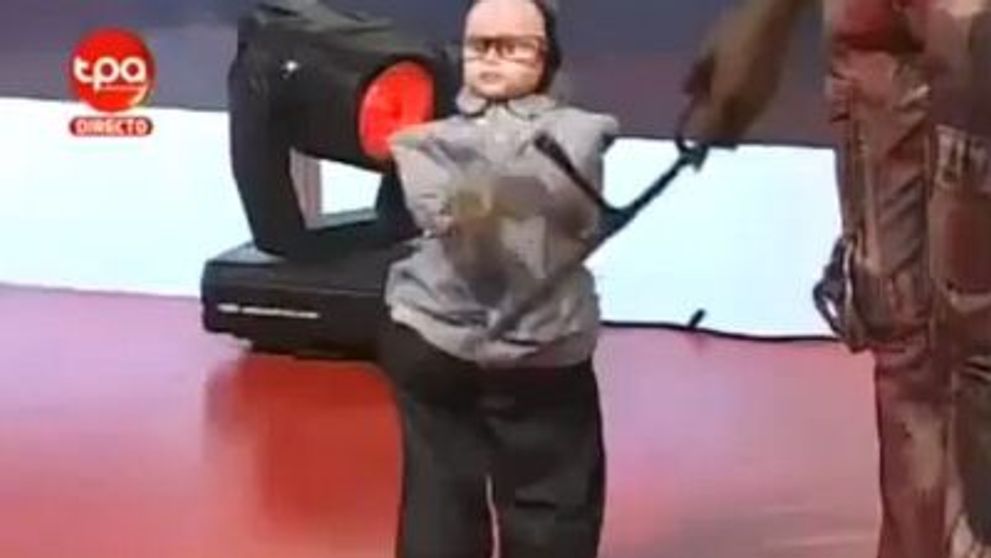 Papusa care danseza mai bine decat Mihai Petre! Vezi un SUPER VIDEO