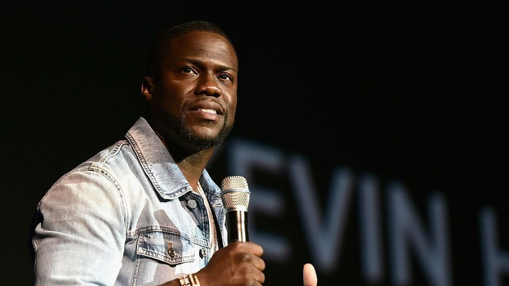 VIDEO Kevin Hart, din nou la volan după accidentul aproape fatal. Ce bolid a condus