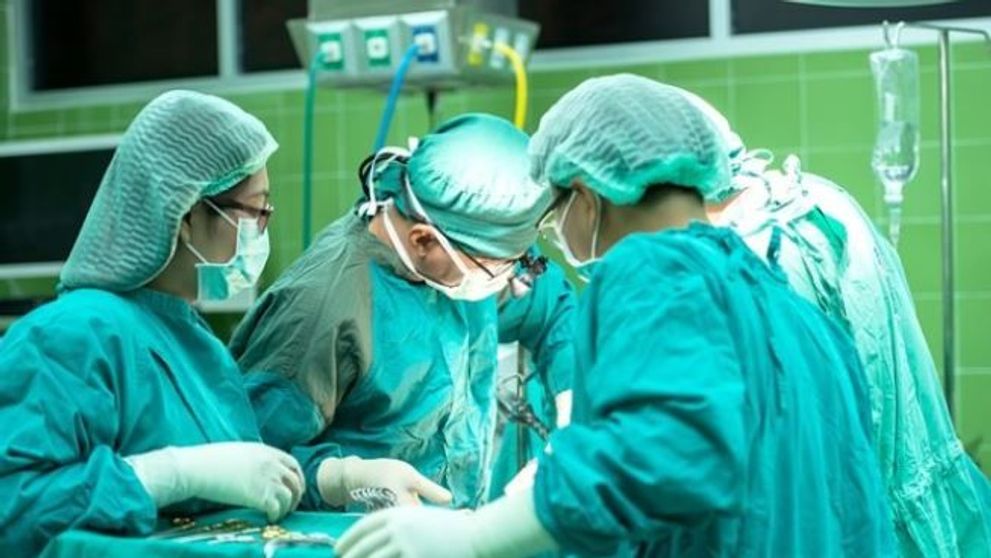 Proceduri minim invazive în chirurgia cardiovasculară. Premierele mondiale ale chirurgilor români