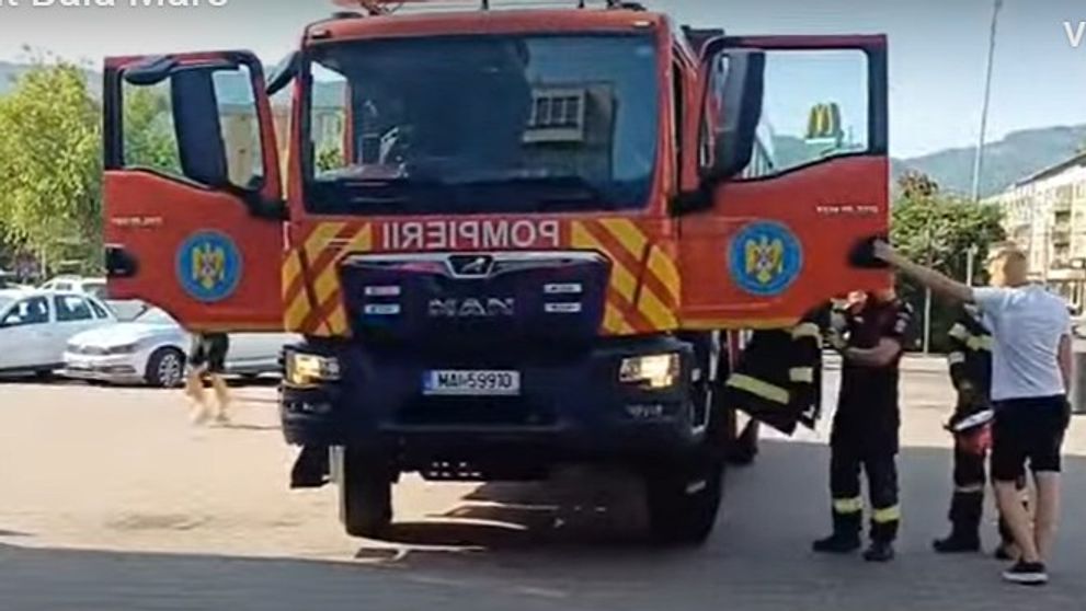 Un copil de 5 ani și-a prins mâna în scările rulante de la un magazin din Baia Mare. Ce spun martorii
