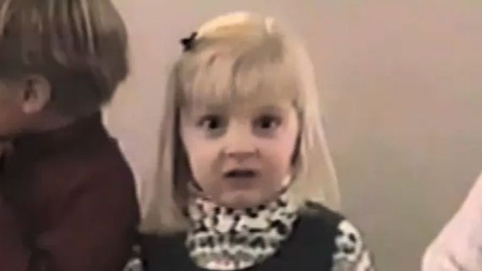 VIDEO FUNNY. Afla de ce pare atat de ingrozita fetita din imagine: