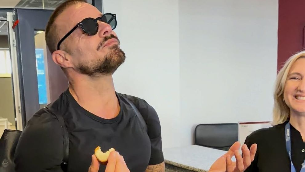 Cum a fost primit Ricky Martin la aeroportul din Chișinău. Experiența care l-a cucerit