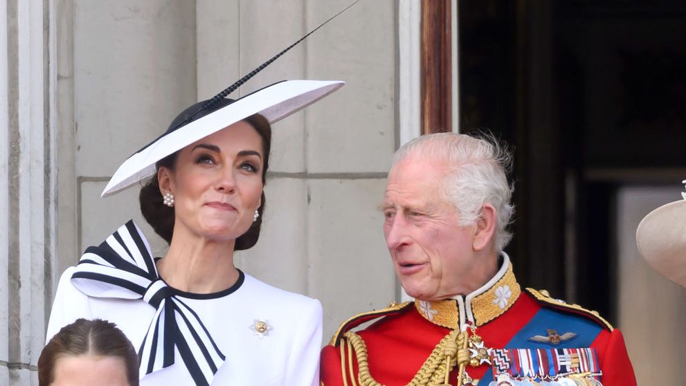 O nouă eră se apropie. Kate Middleton va fi încoronată mai devreme, chiar de către Regele Charles. Se vorbește chiar că Prințesa de Wales pregătește înscăunarea soțului ei