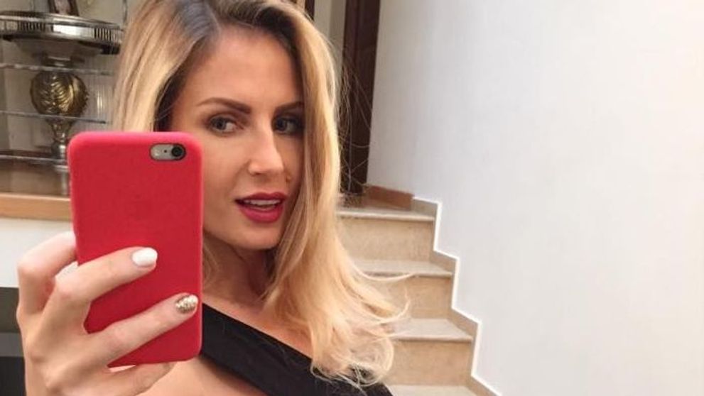 Un look de milioane fara pic de machiaj. Andreea Banica s-a fotografiat nemachiata si a publicat imaginea pe internet