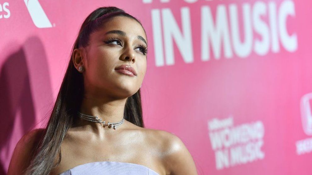 Ariana Grande nu va mai participa la Premiile Grammy. Decizia, luată pe fondul unui scandal cu organizatorii