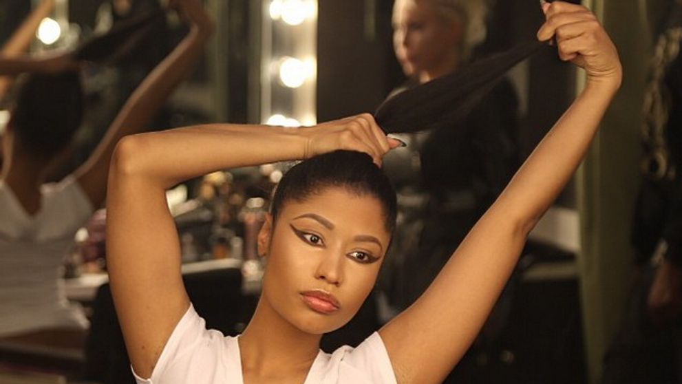 Nicki Minaj, de nerecunoscut. Vedeta a renuntat la naturalete si a optat pentru extensii si suvite roz