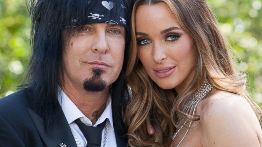 Nikki Sixx, basistul trupei Mötley Crüe, tată pentru a cincea oară la 60 de ani