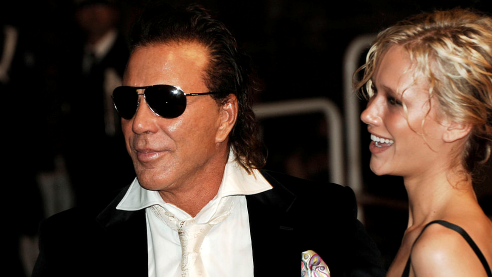 A fost un adevarat sex simbol și era imposibil să îi reziști în anii '90. Acum, Mickey Rourke a ajuns să fie de nerecunoscut