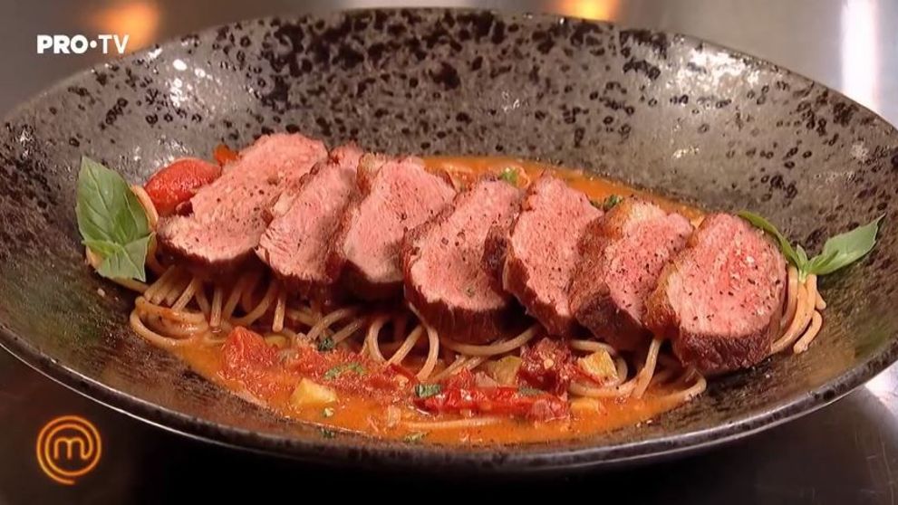Rețetă MasterChef: Paste cu piept de rață și Pandișpan cu mălai și creamă de fistic