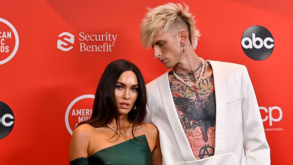 Machine Gun Kelly poartă mereu cu el o picătură din sângele iubitei Megan Fox dintr-un motiv bizar