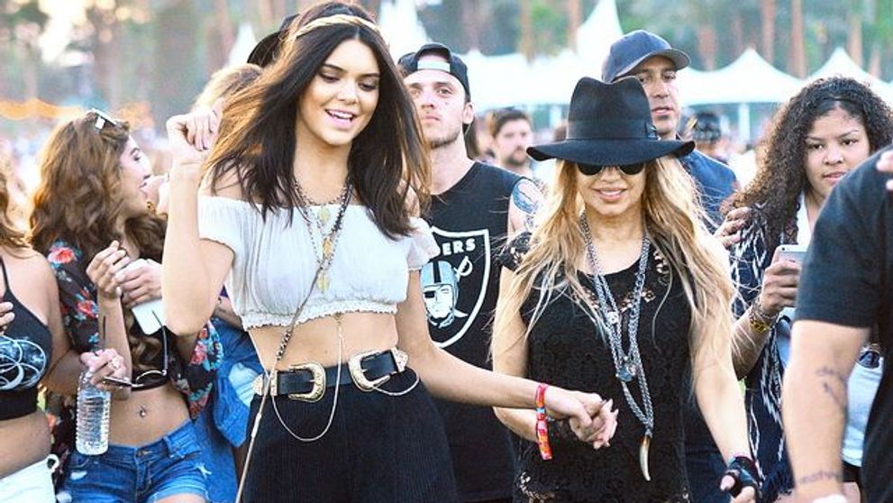 Si-au etalat picioarele interminabile in tinute sexy. Kendall Jenner si Fergie au atras toate privirile