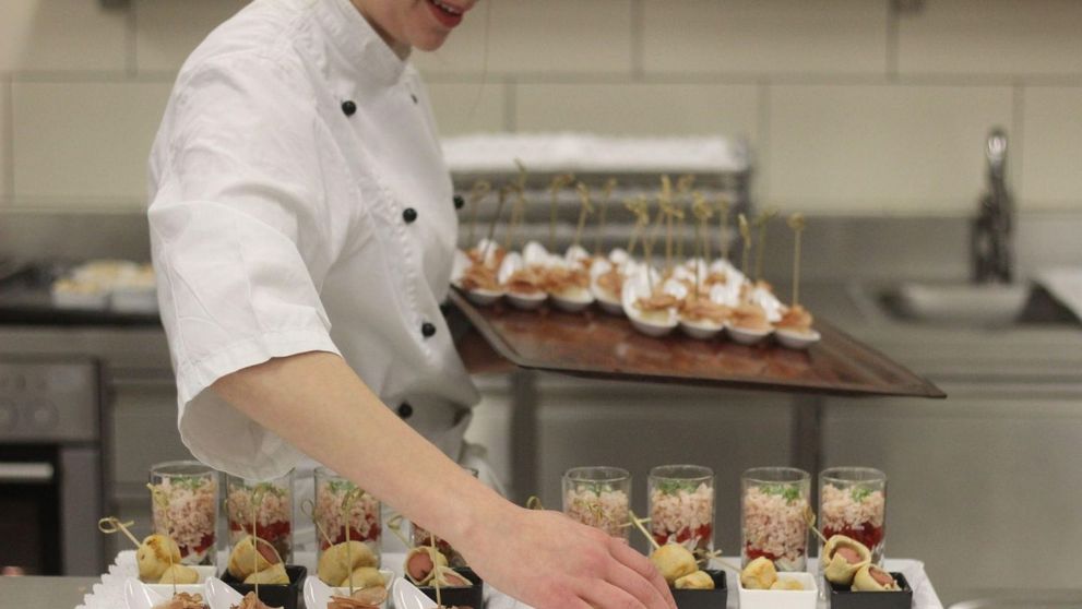 (P) Tu știi care este diferența între un bucătar și un Chef? Află din acest articol de ce nu orice bucătar este un Chef