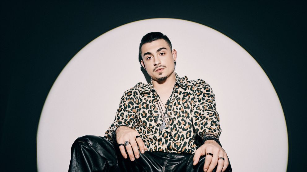 Vlad Musta, finalist Vocea României 2023, lansează „Cum să fiu”, o confesiune muzicală despre o iubire de neuitat: „Este dovada clară că nimic nu este întâmplător!”