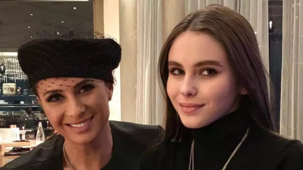 Rebecca Dumitrescu, fiica Anamariei Prodan, a dat lovitura în America. Aduce succesul și în România, după ce a cucerit orașele New York și Los Angeles: „Sunt atât de mândră de fiica mea minunată”