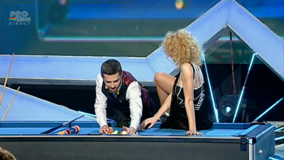 Mr. Perfect isi merita numele din plin! Primul numar care a reusit sa ridice sala si juriul in picioare: VIDEO