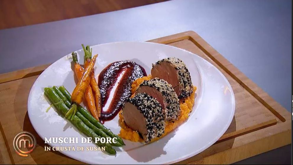 Masterchef 2024, 1 octombrie. Coco Fazakas - Mușchiuleț de porc în crustă de susan alb și negru