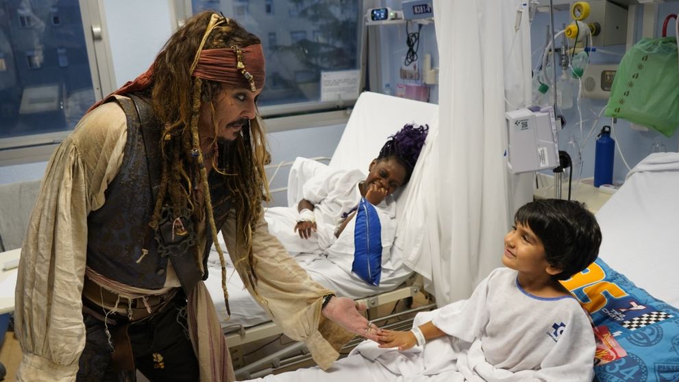 Johnny Depp, gest de milioane pentru copiii bolnavi de cancer! Ce a făcut celebrul actor într-un spital din Spania