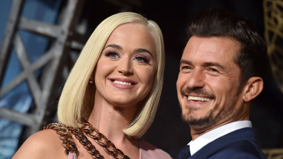 Katy Perry l-a dat pe spate pe Orlando Bloom după ce a pozat dezbrăcată. „Iubito, te rog”