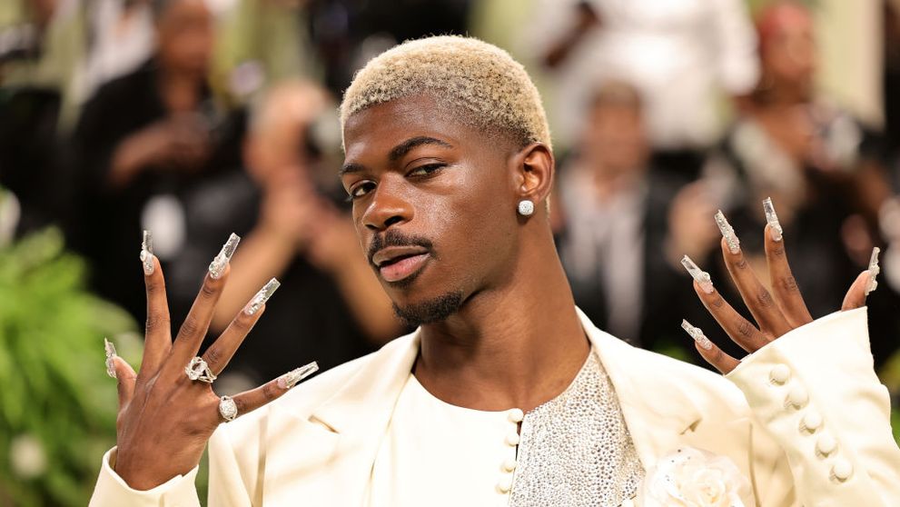 Lil Nas X, arestat pentru agresarea unui ofițer de poliție. Artistul a fost surprins în lenjerie intimă la ora 4 dimineața