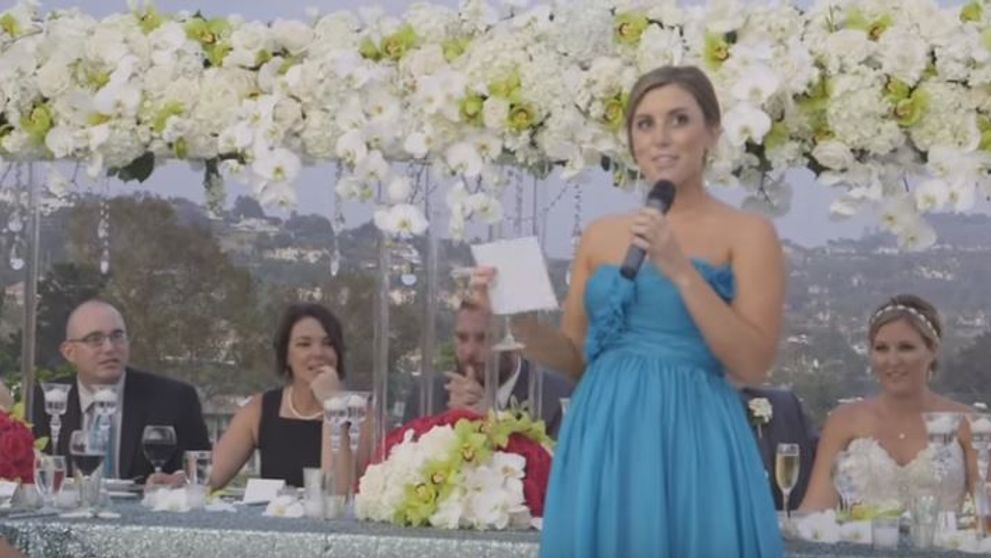 A crezut ca domnisoara de onoare s-a ridicat sa tina un discurs. Surpriza de care a avut parte de mireasa la nunta ei