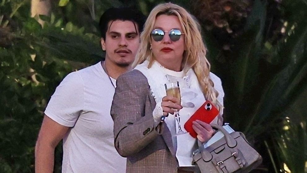 Cea mai populară cântăreață din anii 2000 este acum de nerecunoscut. Familia și-a exprimat îngrijorarea cu privire la comportamentul său