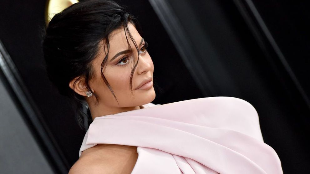 E sexy de milioane, dar şi cel mai tânăr miliardar din lume: Kylie Jenner, din familia Kardashian, în topul Forbes
	
	 