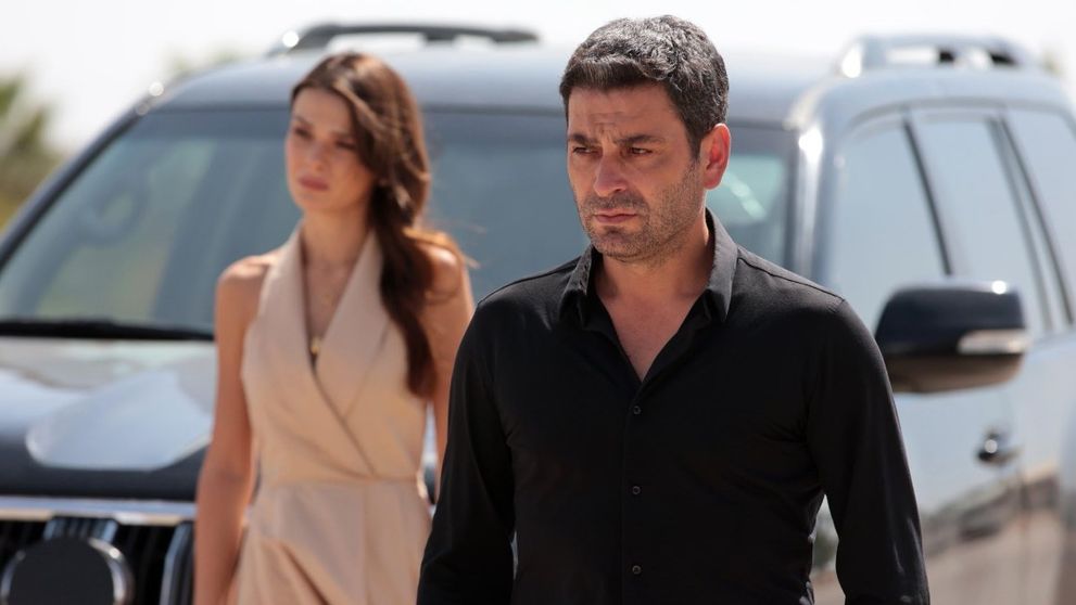 Cine este actorul care joacă rolul lui Cihan Albora, șeful unui clan, în serialul „La marginea lumii”