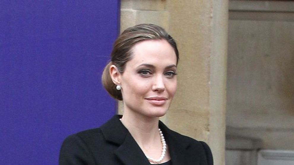 Angelina Jolie imbatraneste gratios. Frumoasa actrita nu si-a mai ascuns firele albe la ultima aparitie in public