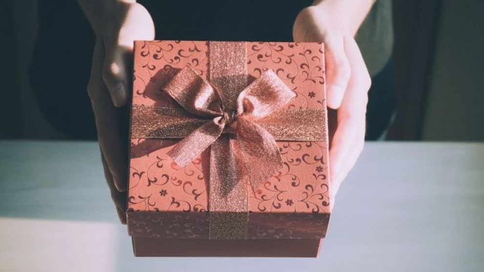 (P) Cele mai bune idei de cadouri personalizate pentru persoana iubită, copilul tău sau colegii de muncă