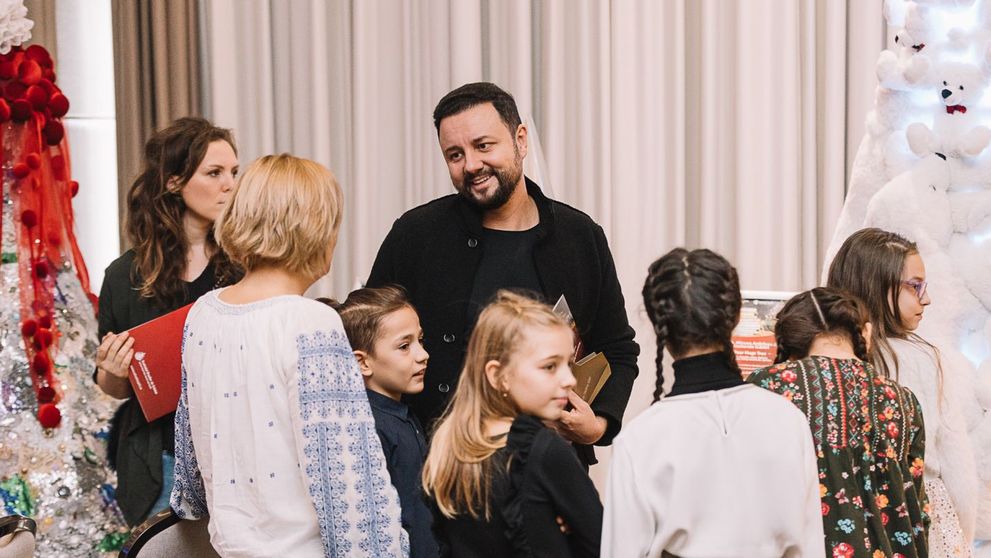 La Festivalul Brazilor de Crăciun 2019, Măruță și Omid oferă un brad împodobit. Cum se poate licita